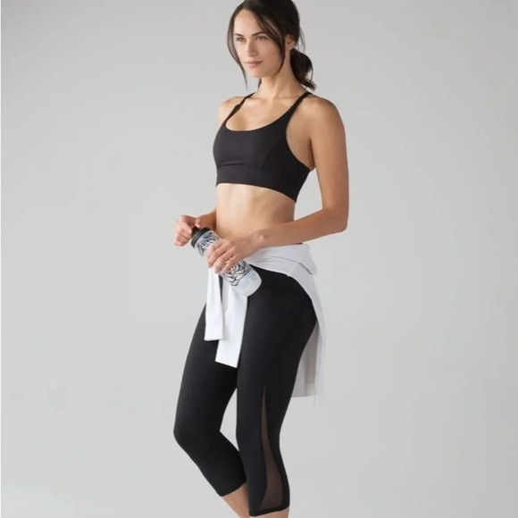 Lululemon 6 Train Times Crop (17") Black great pre owned condition, mesh detail - Picture 2 of 13